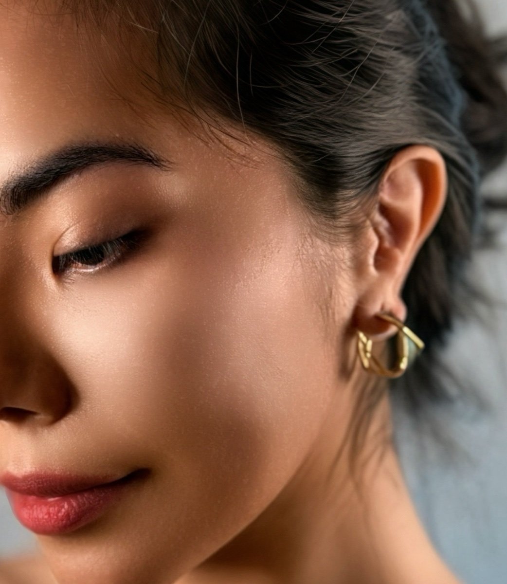 Zerlina earrings, worn